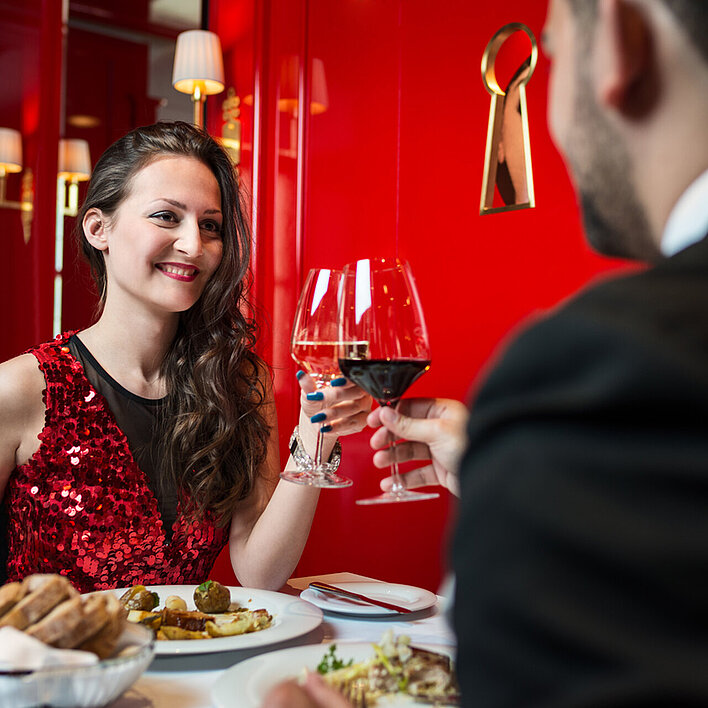 Paar beim Dinner im Casino Restaurant Wien